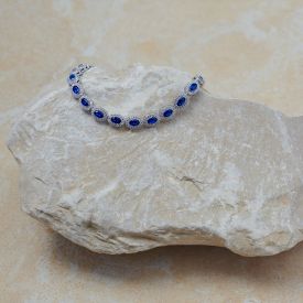  Elegantes Tennisarmband mit blauen ovalen Zirkonia & Silberfassung